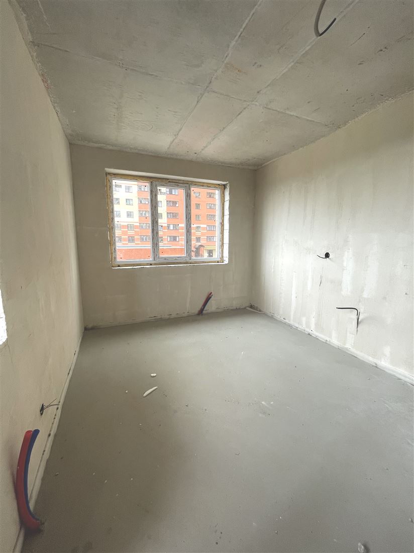 Купить --комнатную квартиру